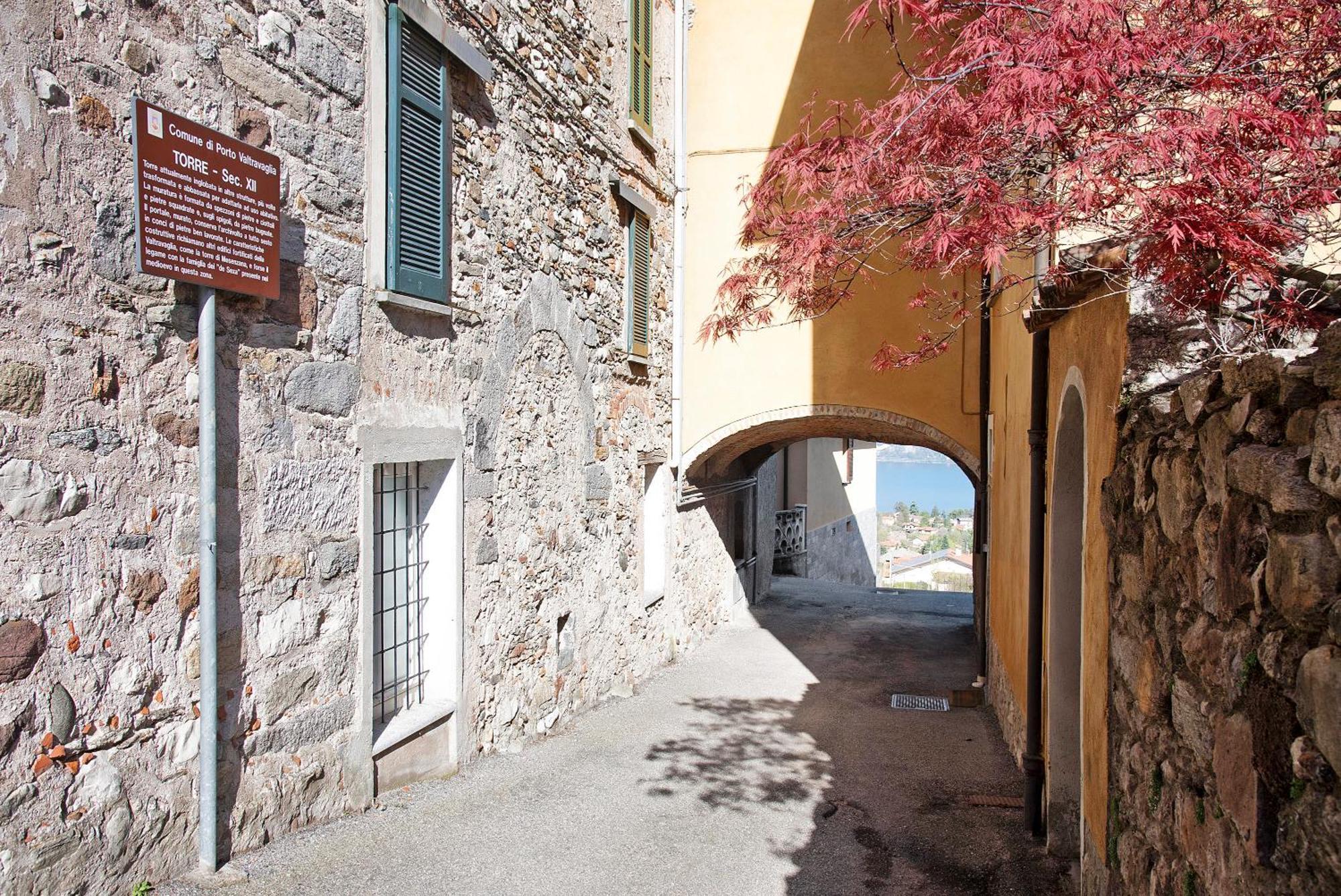 La Vecchia Torre Apartment Porto Valtravaglia Luaran gambar